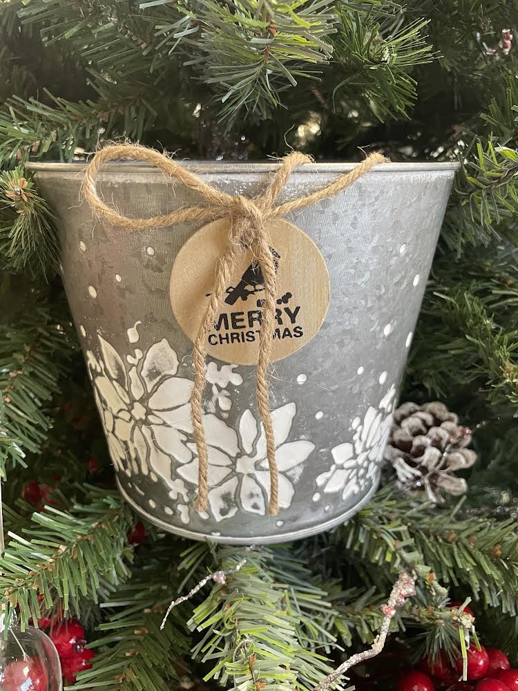 metal w/poinsettias pot 6.5'