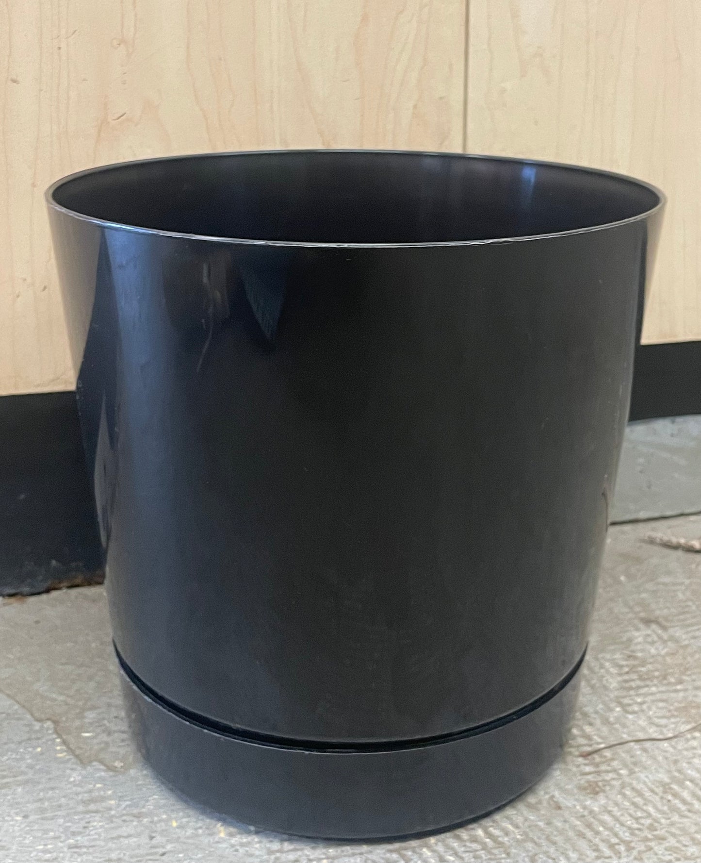 Majestic 8' Cylinder pot Blk