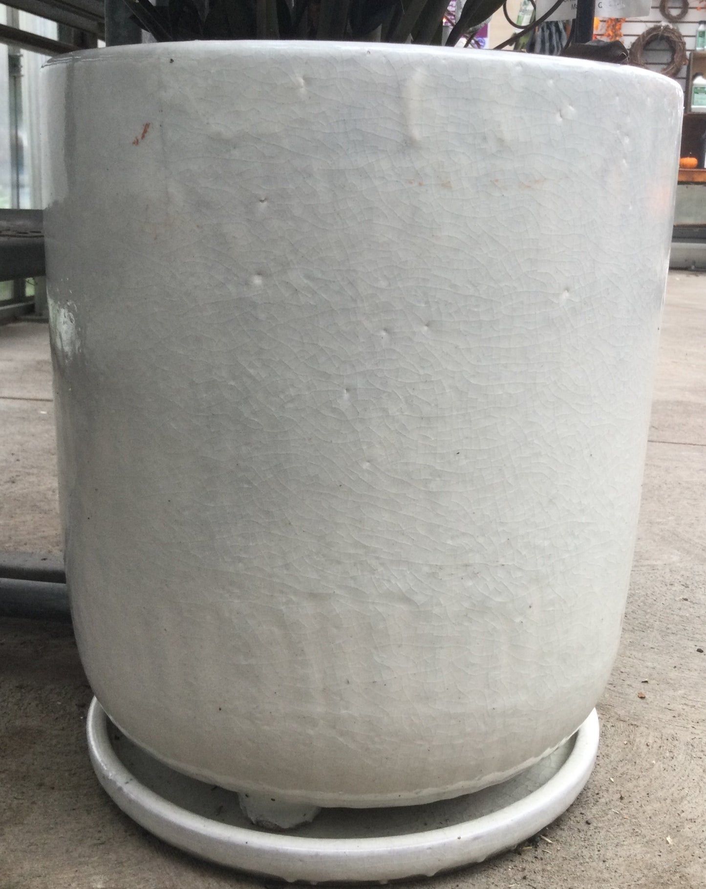 Footed planter White 14'