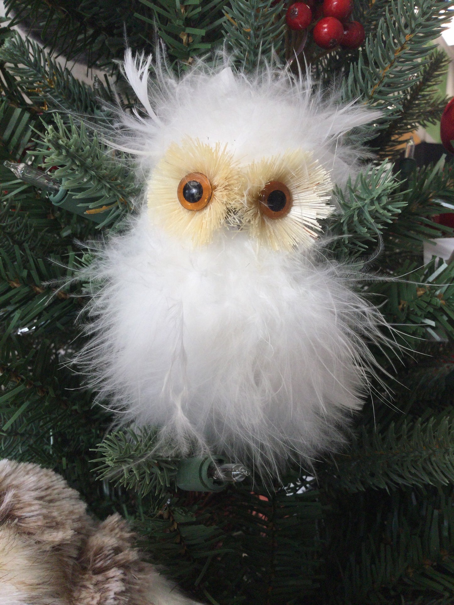 4.5' wh feather owl hanging