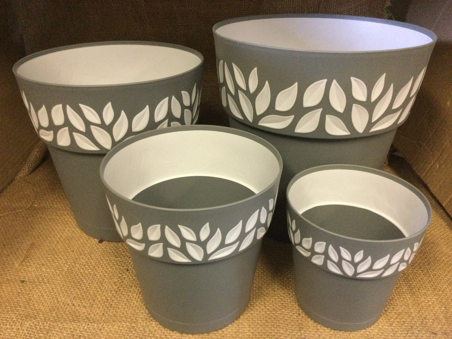 11.8" leaf pot GRY/WH