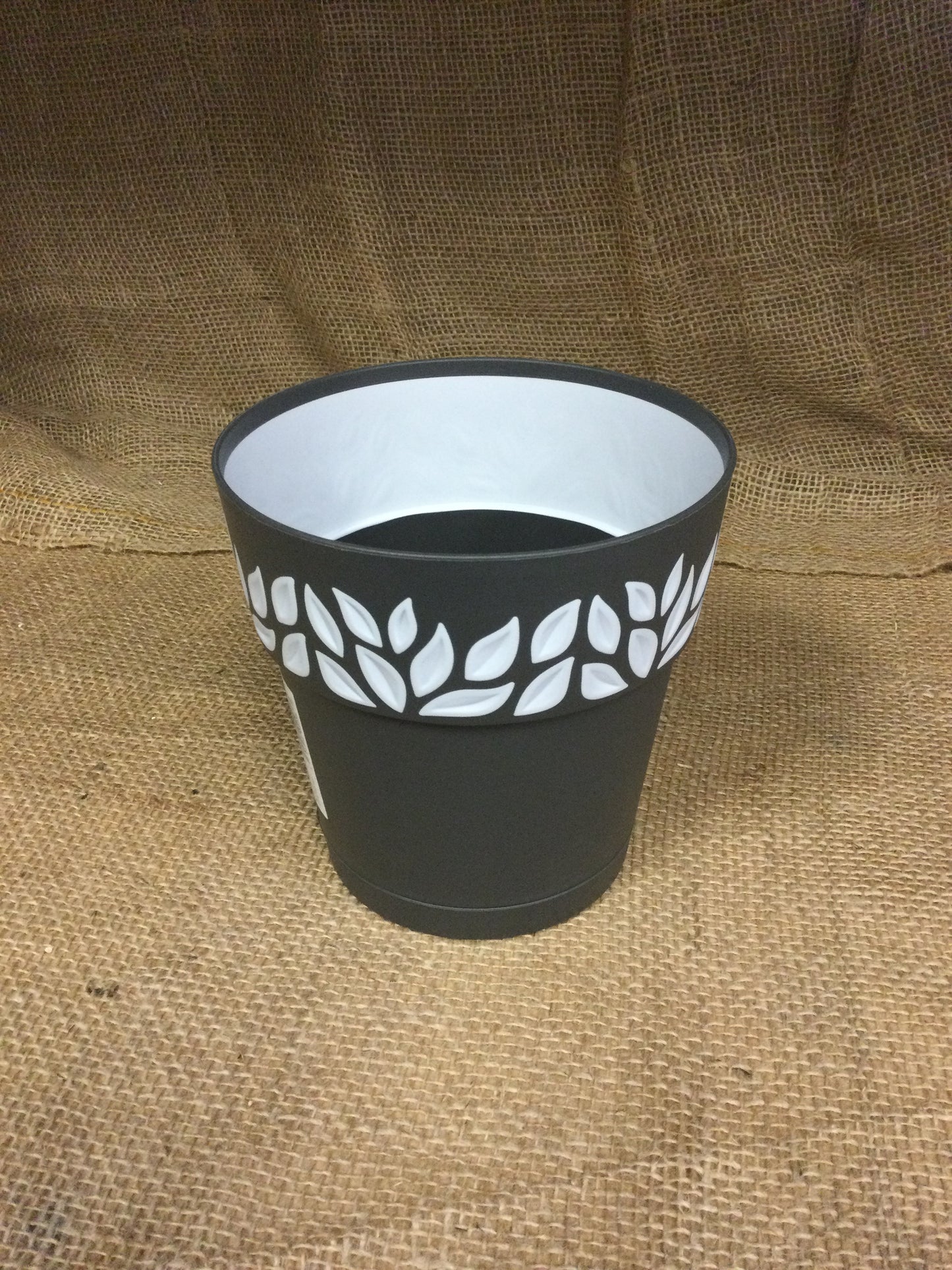 5.9' leaf pot graphite