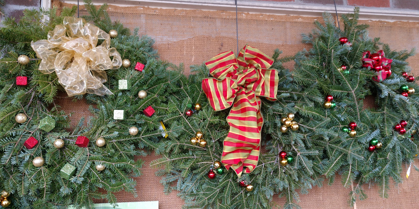 10' decorated wreath
