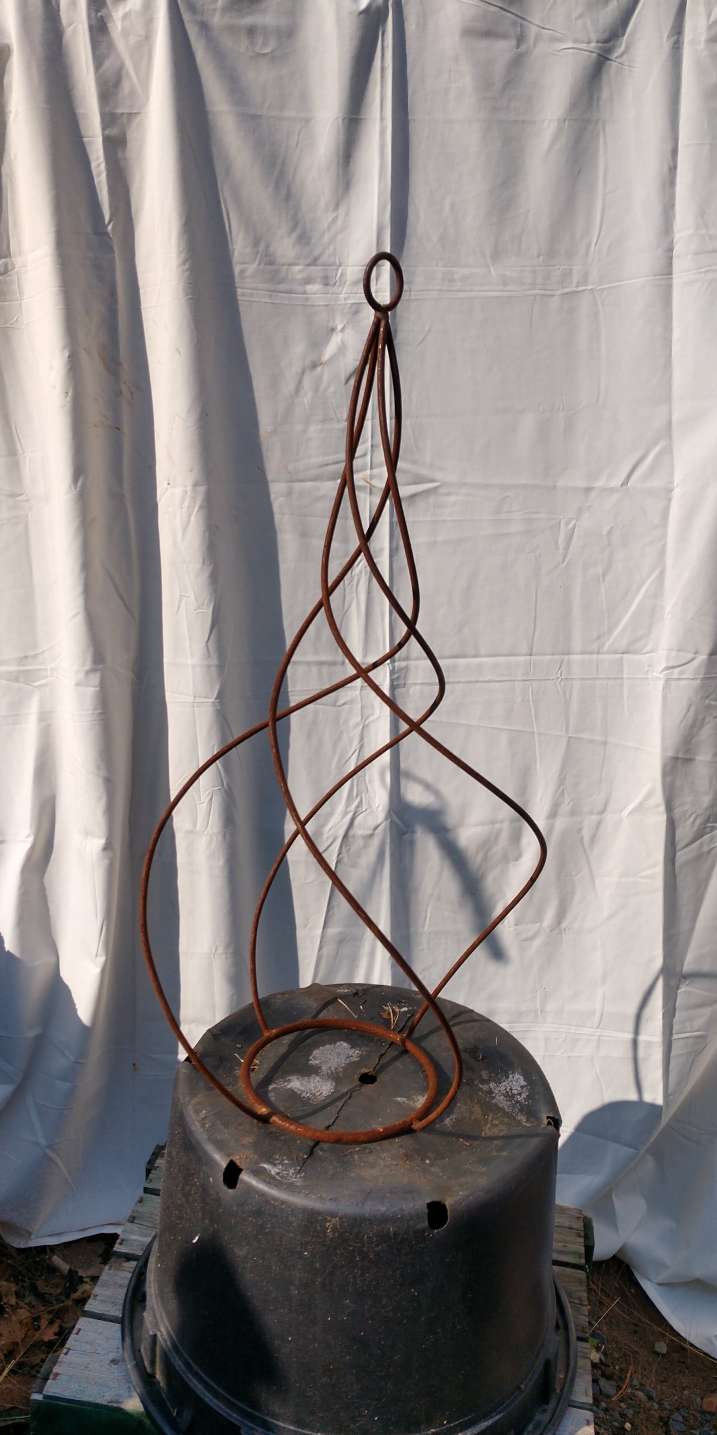 Hanging spiral twist