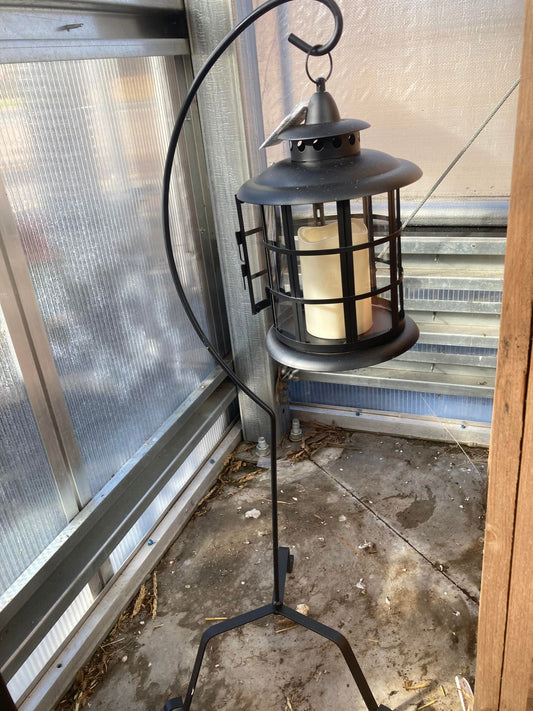 LED metal lantern w/stand I/O