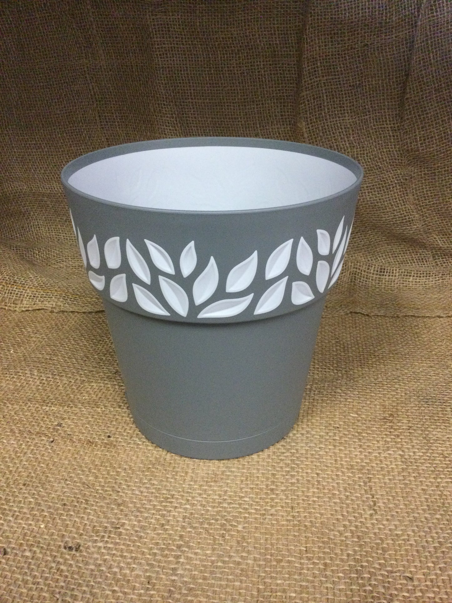 7.5" leaf pot GRY/WH